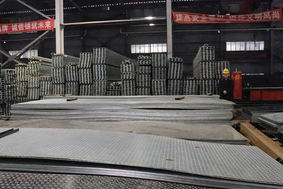 1250mm Width Hot-Rolled Galvanized Pattern Plate Customizable for Container and Ship