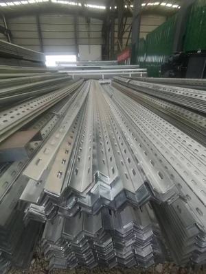 Hot Rolled L Shape Equal Steel Angle Iron Bar For Construction With Holes GB Standard