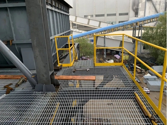 Silver Steel Grating Walkway with Industrial Design Style and Welding Platform Weight