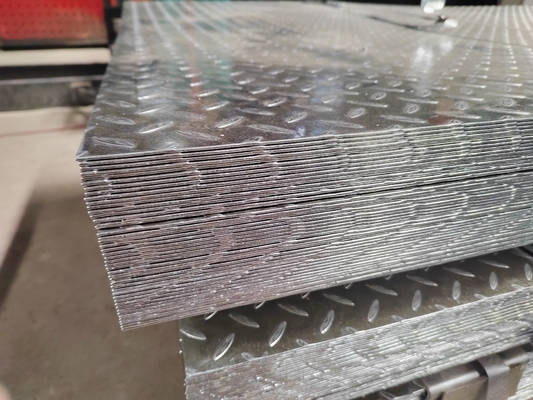 ISO9001 Certified DX51D Galvanized Pattern Steel Plate 5.75*1250mm Z41-Z60 Coating